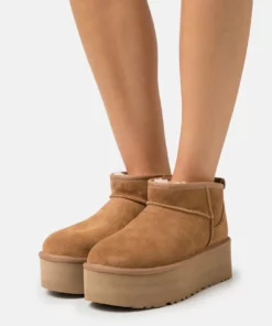 UGG CLASSIC ULTRA MINI PLATFORM - Platform Ankle Boots - Chestnut