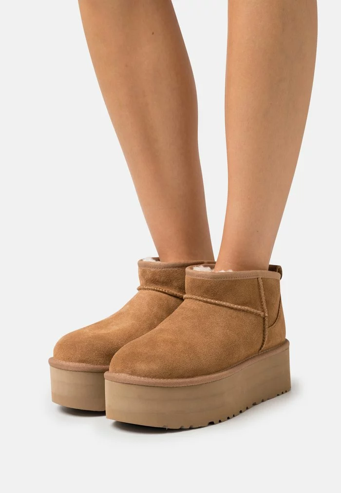 UGG CLASSIC ULTRA MINI PLATFORM - Platform Ankle Boots - Chestnut