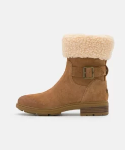 UGG HARRISON CUFF - Winter Boots - Chestnut