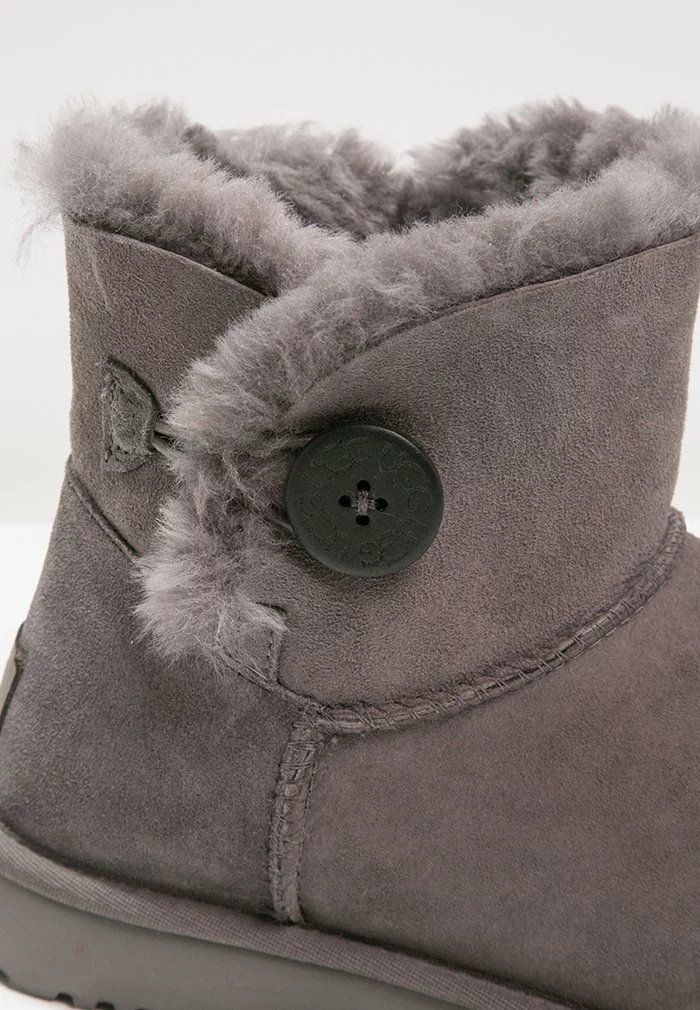 UGG MINI BAILEY BUTTON - Ankle Boots - Grey - Image 6