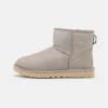 UGG CLASSIC MINI - Classic Ankle Boots - Light Grey