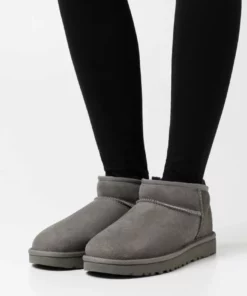 UGG CLASSIC ULTRA MINI - Ankle Boots - Grey