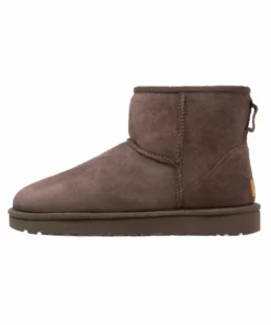 UGG CLASSIC MINI - Classic Ankle Boots - Chocolate