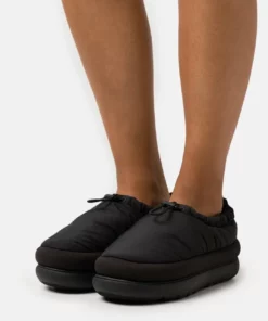 UGG MAXI - Slippers - Black