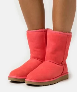 UGG CLASSIC SHORT - Classic Ankle Boots - Nantucket Coral