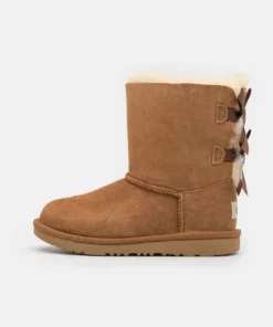 UGG BAILEY BOW - Boots - Chestnut