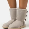 UGG BAILEY BOW - Classic Ankle Boots - Light Grey