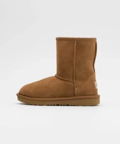 UGG CLASSIC II - Classic Ankle Boots - Chestnut