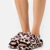 UGG FLUFF YEAH ANIMALIA - Platform Sandals - Pink Scallop
