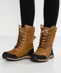 UGG ADIRONDACK - Winter Boots - Chestnut