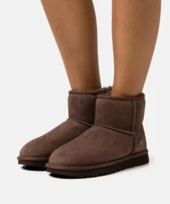 UGG CLASSIC MINI - Classic Ankle Boots - Burnt Cedar