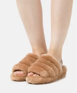UGG FLUFF YEAH SLIDE - Platform Sandals - Chestnut