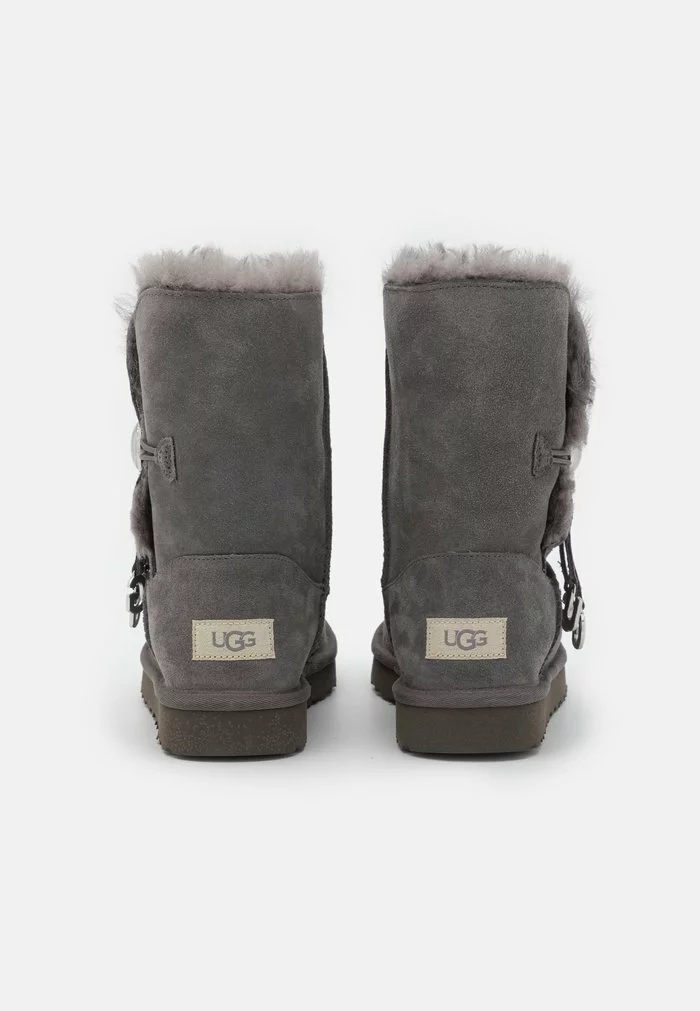 UGG BAILEY BUTTON CHARM - Classic Ankle Boots - Charcoal - Image 4