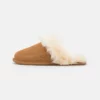 UGG SCUFF SIS - Slippers - Chestnut