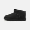 UGG CLASSIC ULTRA MINI UNISEX - Classic Ankle Boots - Black