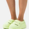 UGG SPORT YEAH - Slip-ons - Melon Green