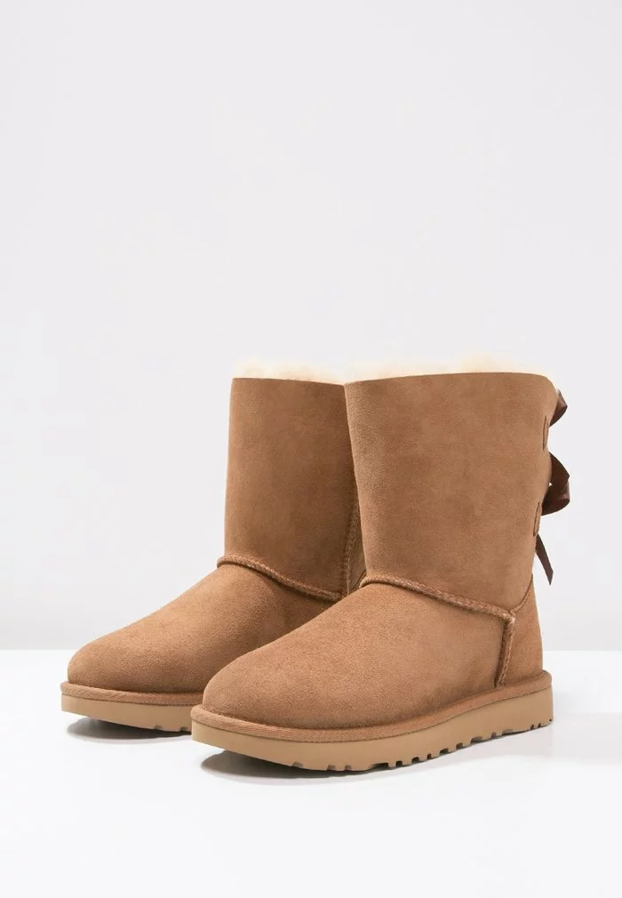 UGG BAILEY BOW - Classic Ankle Boots - Chestnut - Image 3