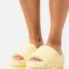 UGG MAXI SLIDE - Slippers - Banana Pudding