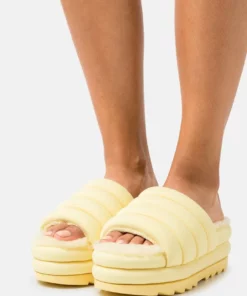 UGG MAXI SLIDE - Slippers - Banana Pudding