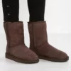 UGG CLASSIC SHORT - Classic Ankle Boots - Chocolate