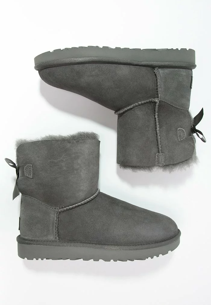 UGG MINI BAILEY BOW - Classic Ankle Boots - Grey - Image 3