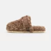 UGG FLUFF IT POP - Slippers - Chestnut
