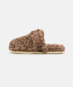 UGG FLUFF IT POP - Slippers - Chestnut