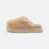 UGG MAXI CURLY PLATFORM - Slippers - Sand