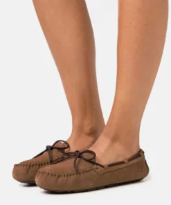 UGG DAKOTA - Slippers - Chestnut