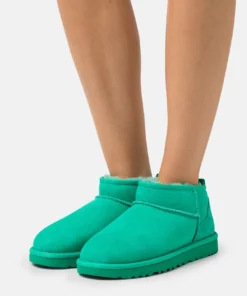 UGG CLASSIC ULTRA MINI - Ankle Boots - Emerald Green