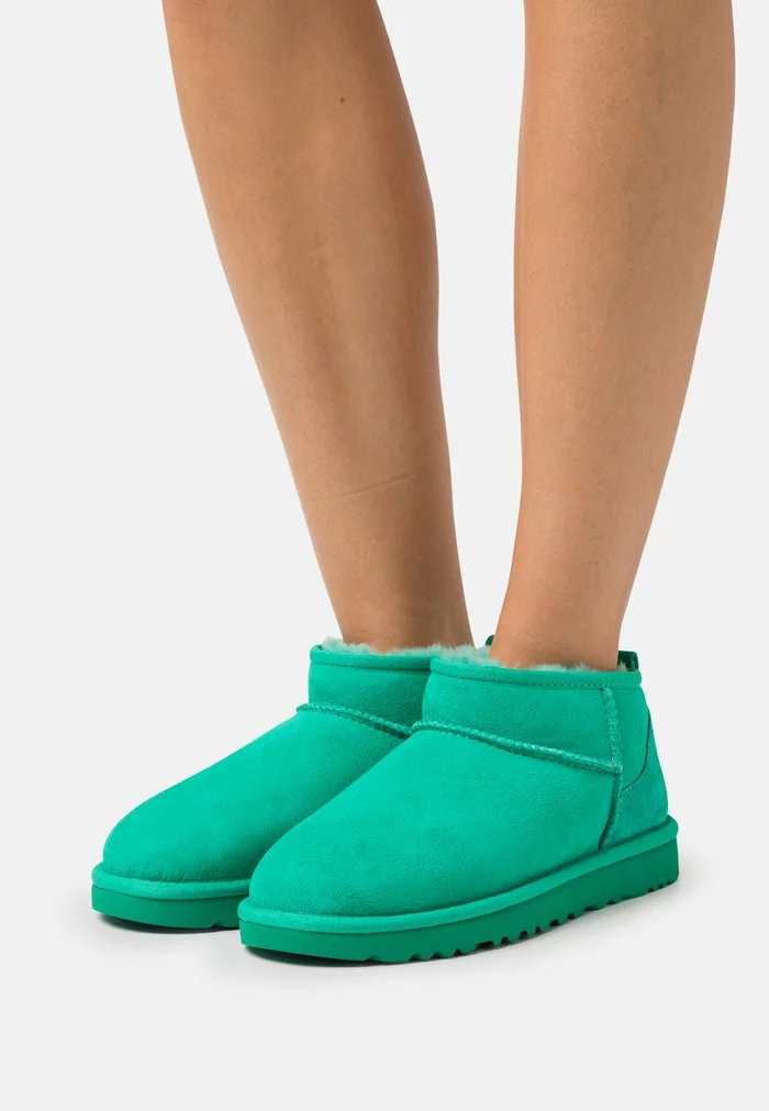 UGG CLASSIC ULTRA MINI - Ankle Boots - Emerald Green