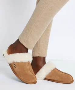 UGG SCUFFETTE - Slippers - Chestnut