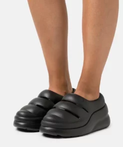 UGG SPORT YEAH - Slip-ons - Black