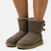 UGG MINI BAILEY BOW - Classic Ankle Boots - Slate