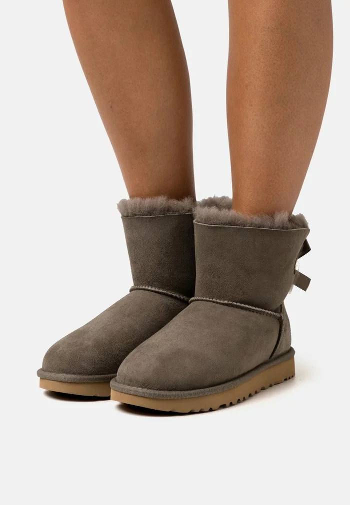UGG MINI BAILEY BOW - Classic Ankle Boots - Slate