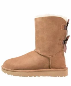 UGG BAILEY BOW - Classic Ankle Boots - Chestnut