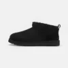 UGG CLASSIC ULTRA MINI - Classic Ankle Boots - Black