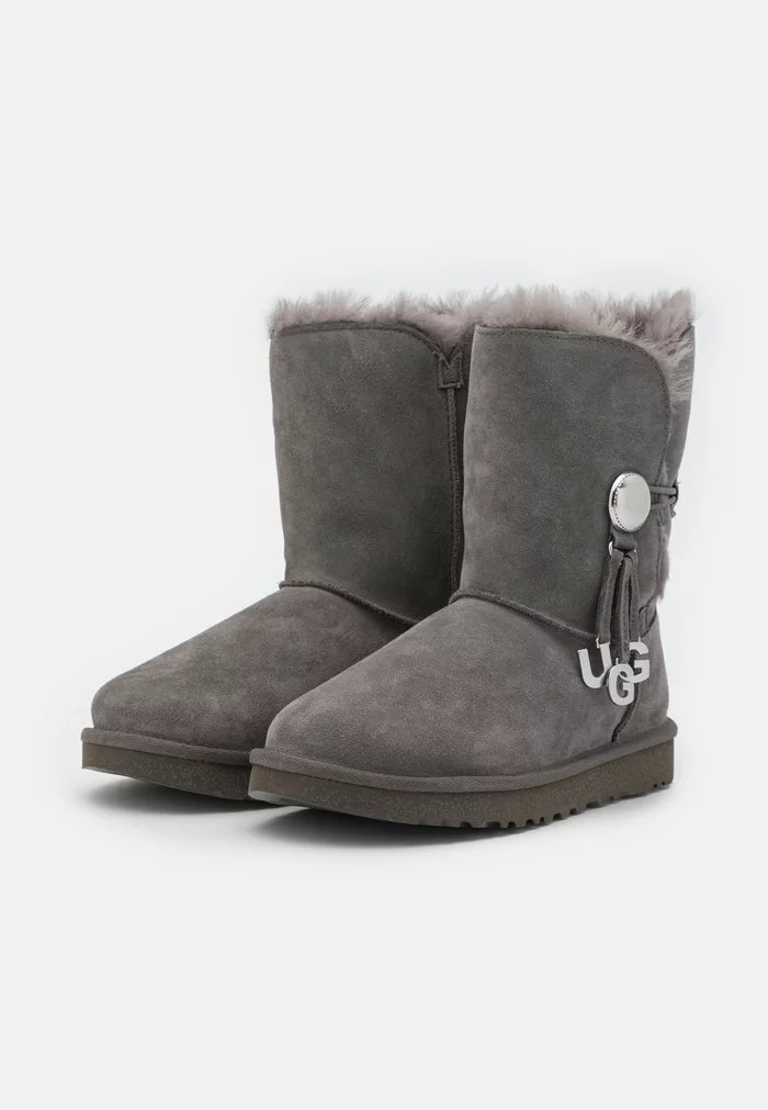 UGG BAILEY BUTTON CHARM - Classic Ankle Boots - Charcoal - Image 3