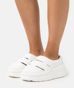 UGG SPORT YEAH - Slip-ons - Bright White