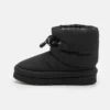 UGG CLASSIC MAXI SHORT UNISEX - Winter Boots - Black